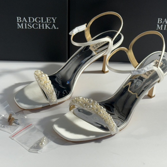 Badgley Mischka Caitlyn Heels Size 11 White Satin Pearl Embellished Ankle Strap - Picture 4 of 12